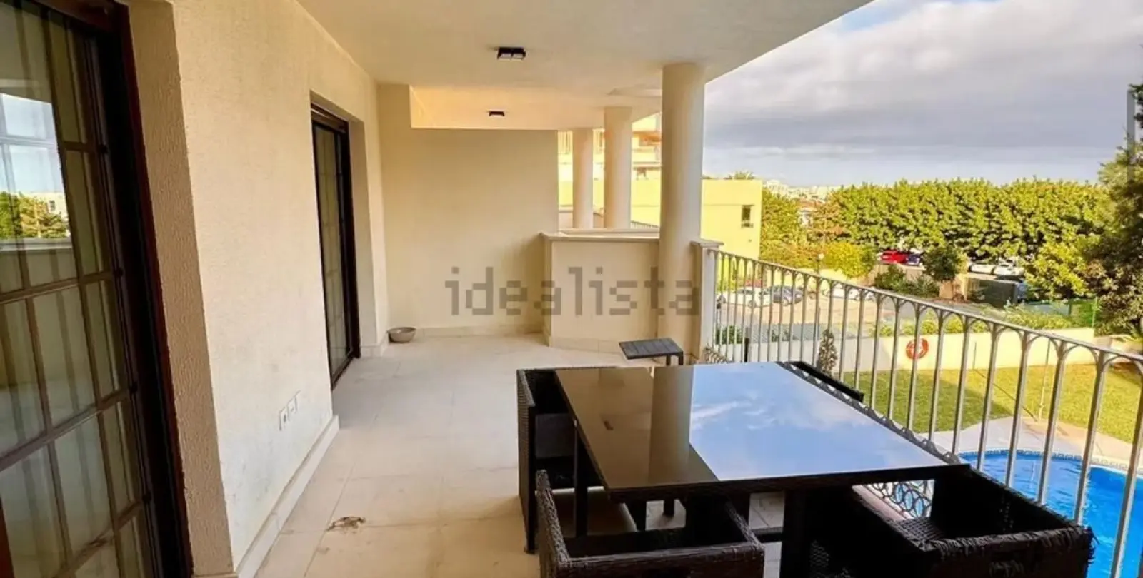 Venta de apartamento en planta media en Torrequebrada 22
