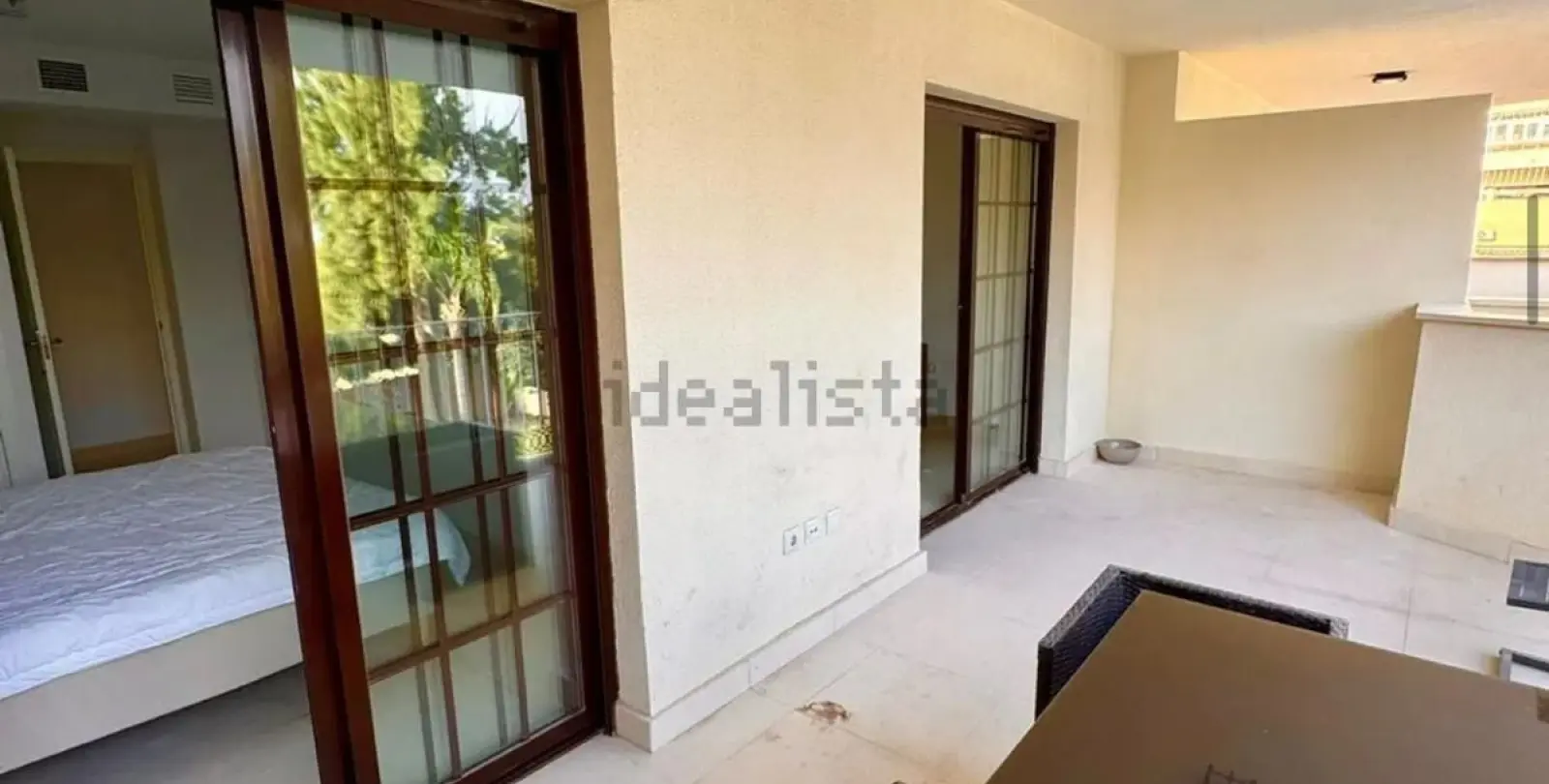 Venta de apartamento en planta media en Torrequebrada 23