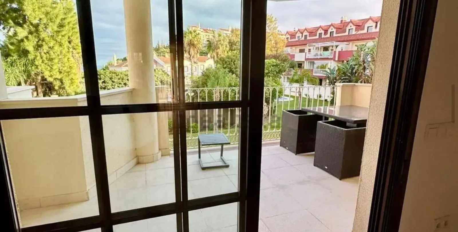 Venta de apartamento en planta media en Torrequebrada 24