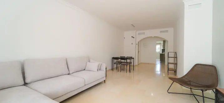 Sale of penthouse in Elviria 2