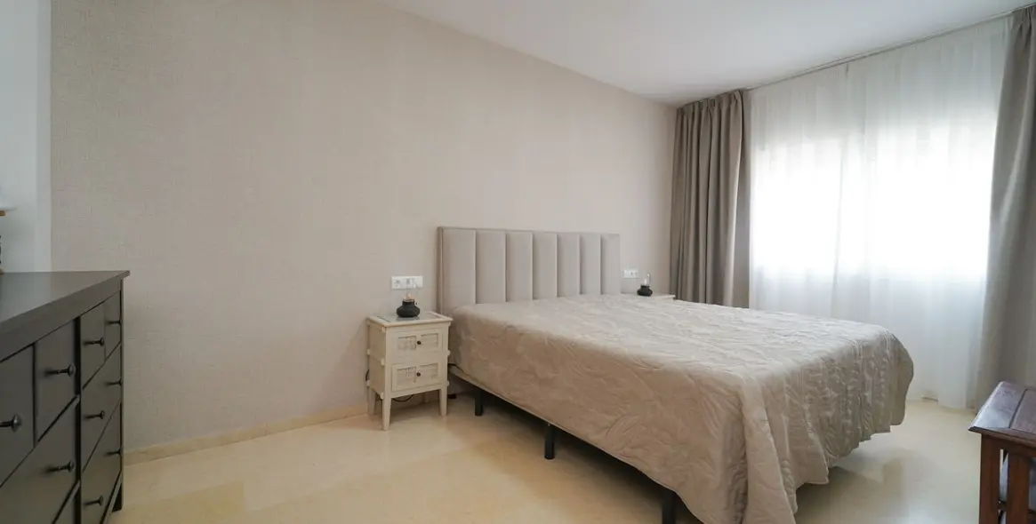 Sale of penthouse in Elviria 5