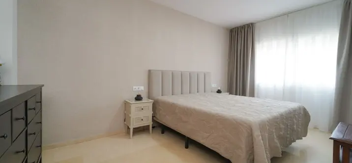 Sale of penthouse in Elviria 4