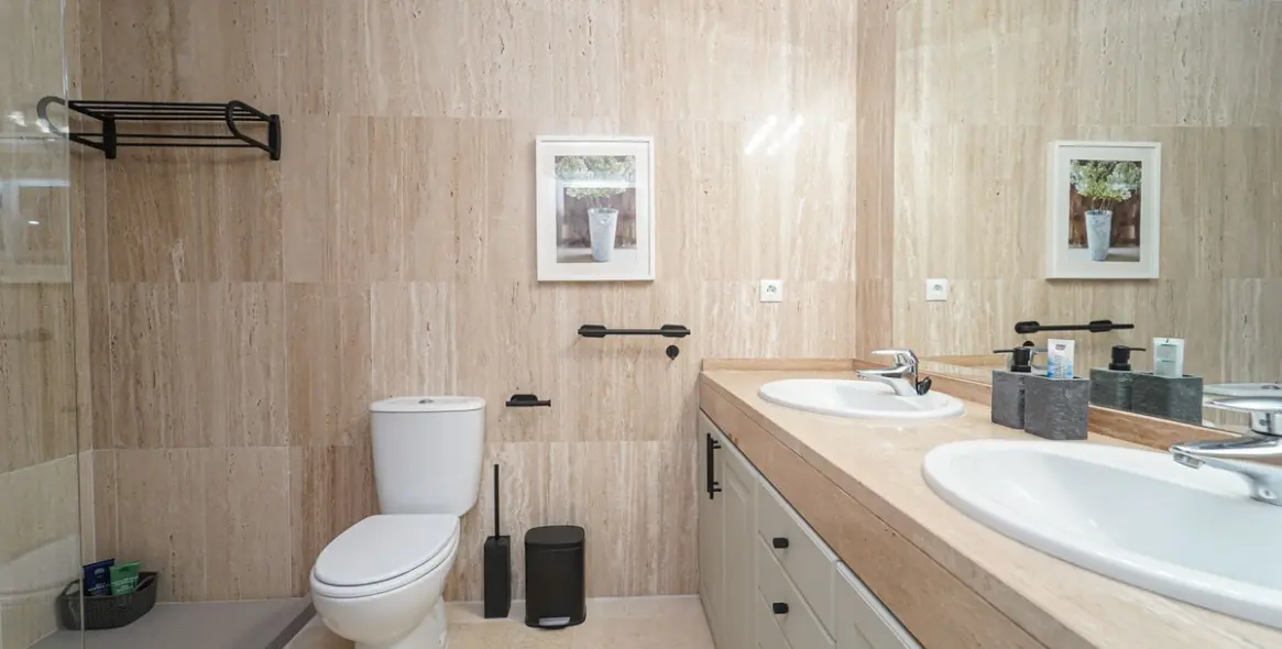 Sale of penthouse in Elviria 6