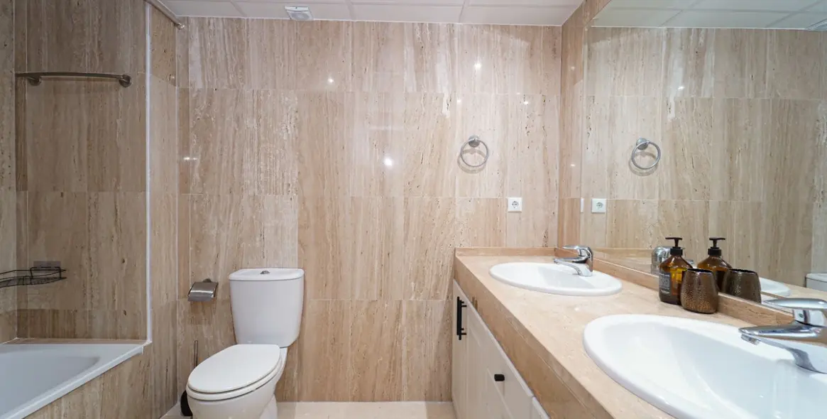 Sale of penthouse in Elviria 9