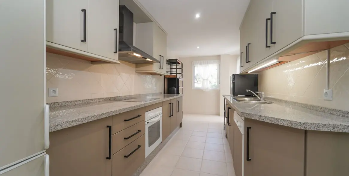 Sale of penthouse in Elviria 11