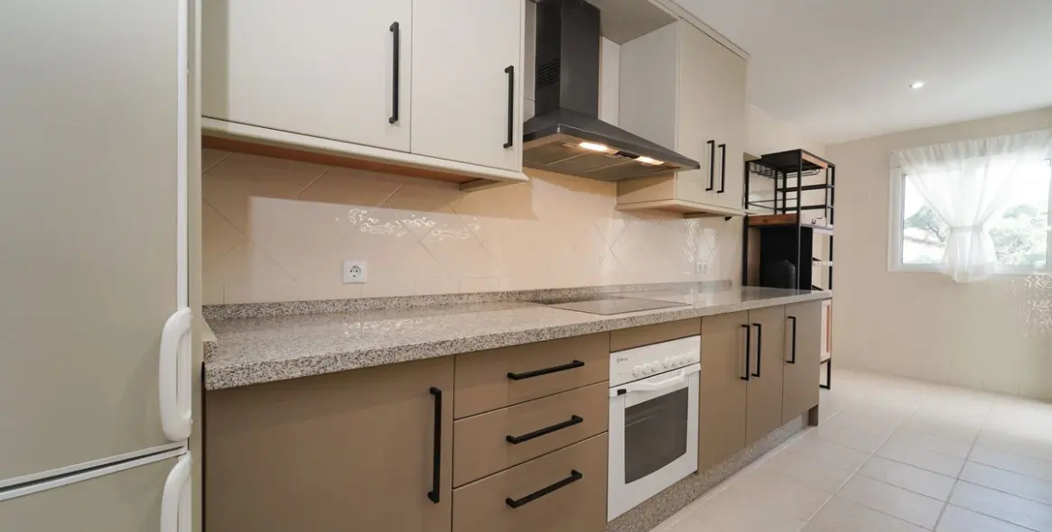 Sale of penthouse in Elviria 13