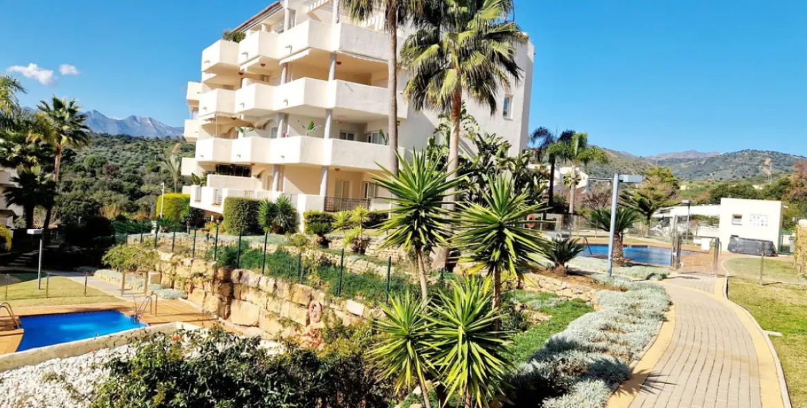 Sale of penthouse in Elviria 15