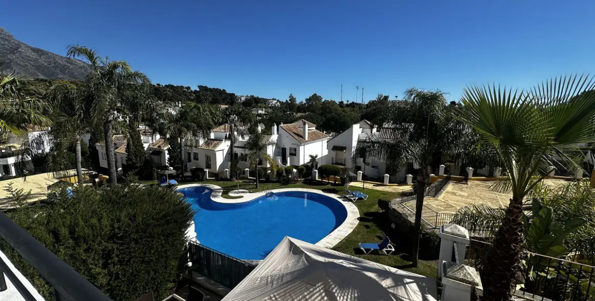 Venta de apartamento en planta media en Marbella 1