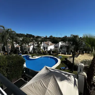 Venta de apartamento en planta media en Marbella