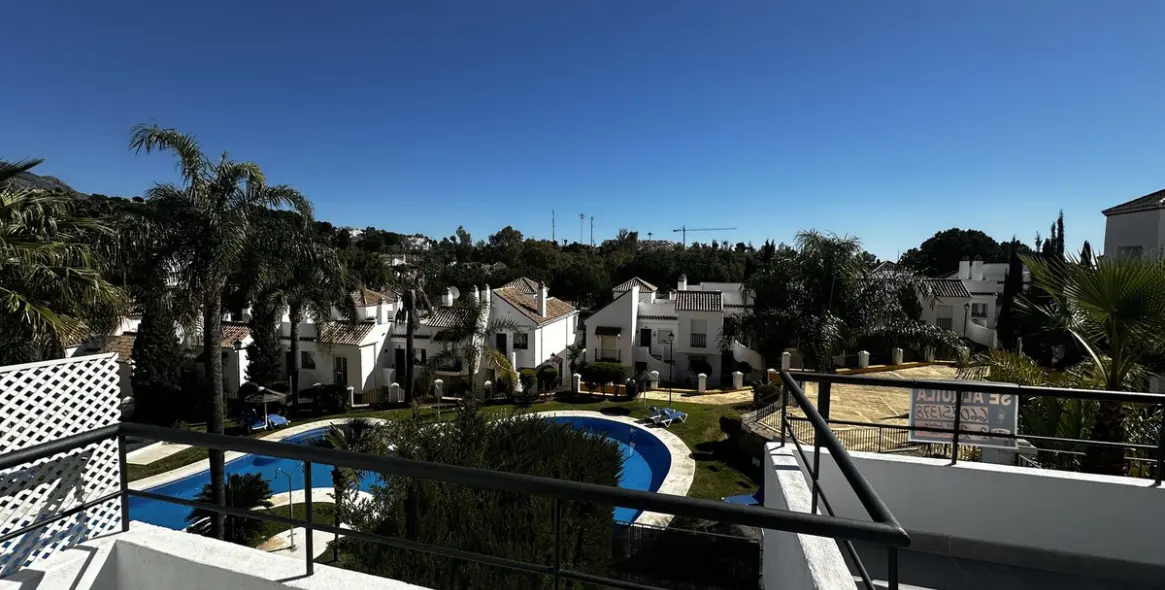 Venta de apartamento en planta media en Marbella 2