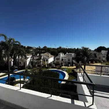 Venta de apartamento en planta media en Marbella