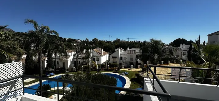 Venta de apartamento en planta media en Marbella 1