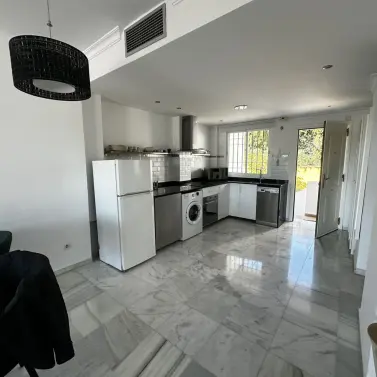 Venta de apartamento en planta media en Marbella