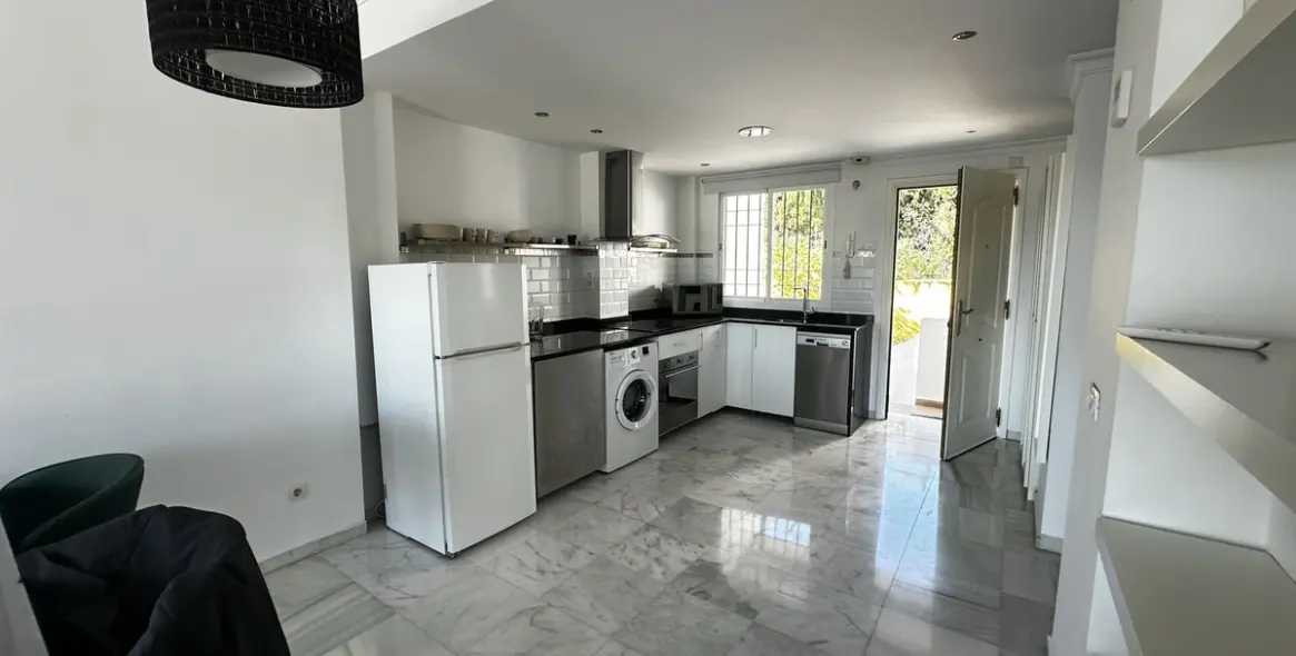 Venta de apartamento en planta media en Marbella 6