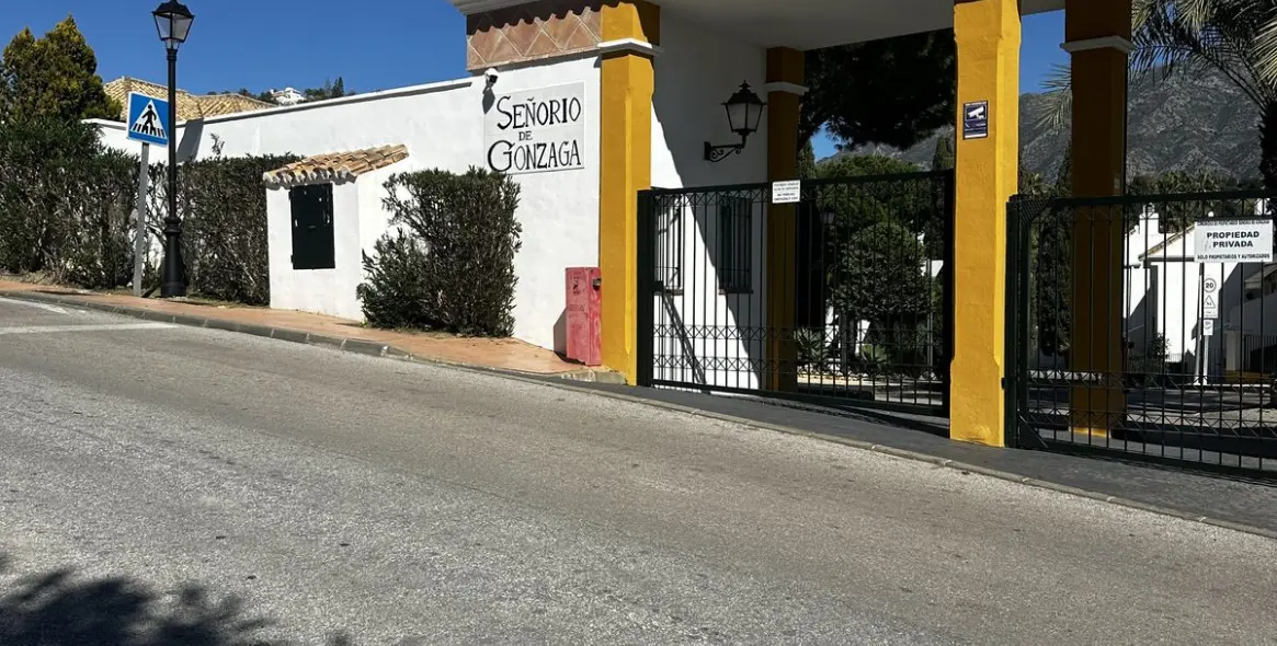 Sale of middle floor apartment in Marbella 22