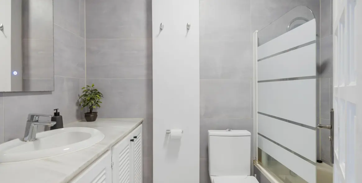 Venta de adosado en Cerros del Aguila 19