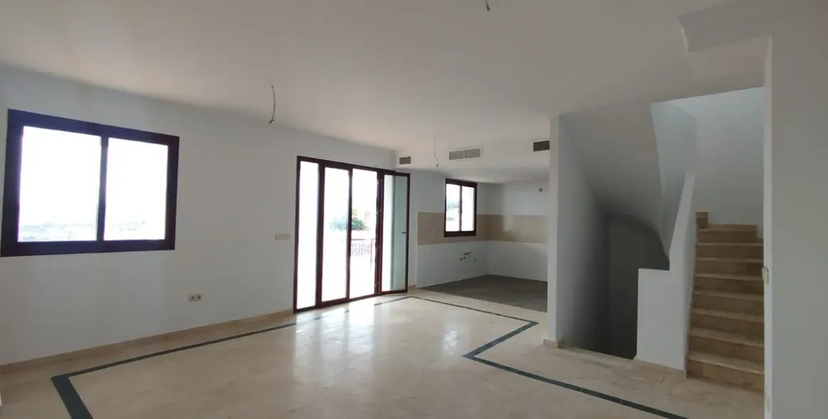 Venta de adosado en Doña Julia 5