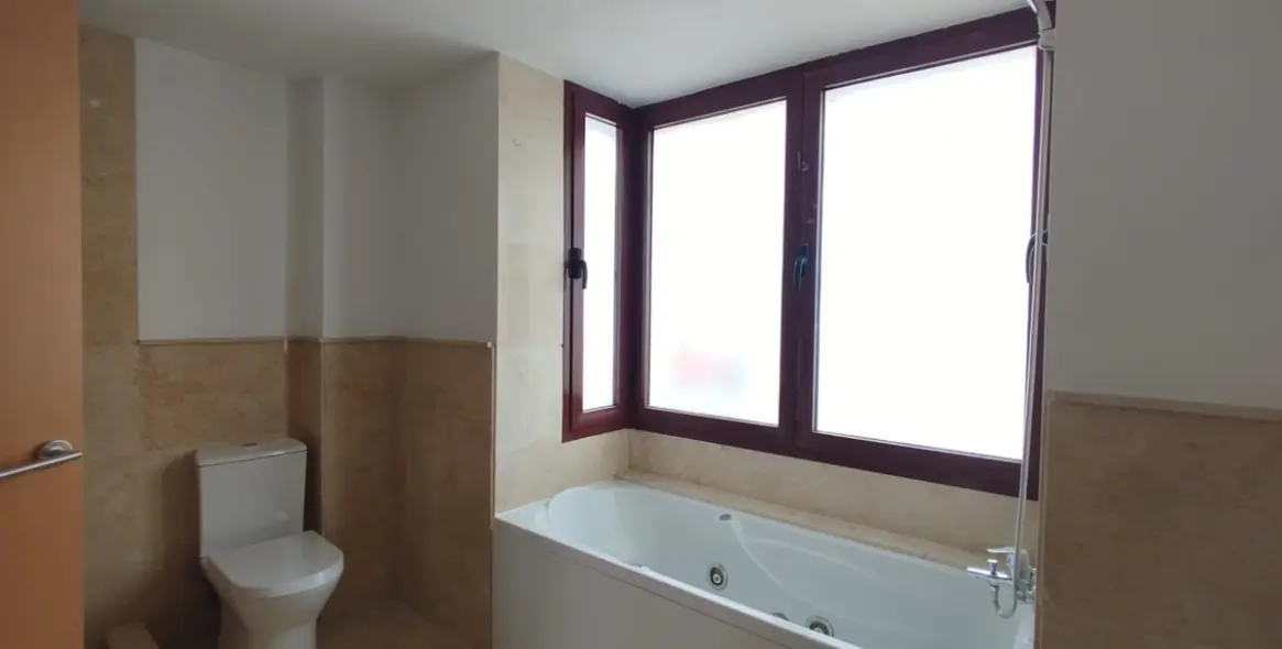 Venta de adosado en Doña Julia 12