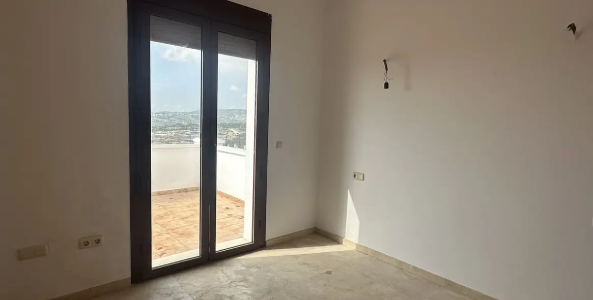 Venta de adosado en Doña Julia 24