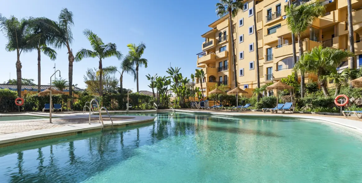 Sale of middle floor apartment in San Pedro de Alcántara 1