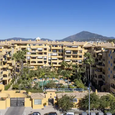 Venta de apartamento en planta media en San Pedro de Alcántara