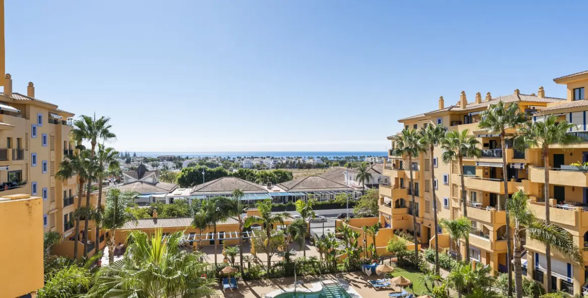 Sale of middle floor apartment in San Pedro de Alcántara 6