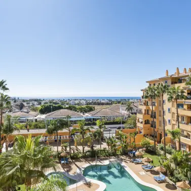 Venta de apartamento en planta media en San Pedro de Alcántara