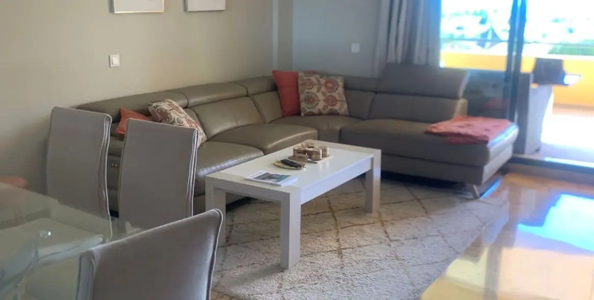 Sale of middle floor apartment in San Pedro de Alcántara 14