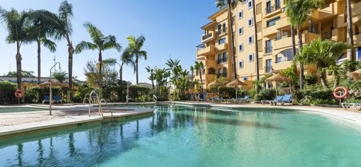 Sale of middle floor apartment in San Pedro de Alcántara 0