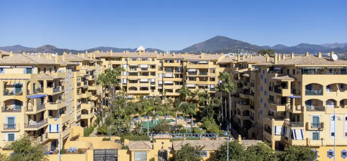 Sale of middle floor apartment in San Pedro de Alcántara 3