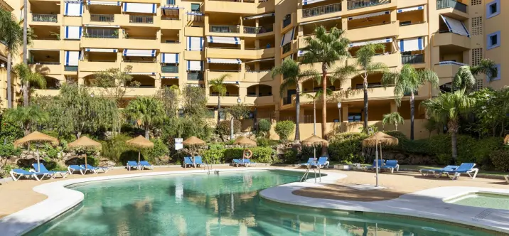 Sale of middle floor apartment in San Pedro de Alcántara 4