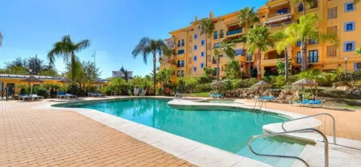 Venta de apartamento en planta media en San Pedro de Alcántara 0