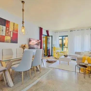 Venta de apartamento en planta media en San Pedro de Alcántara
