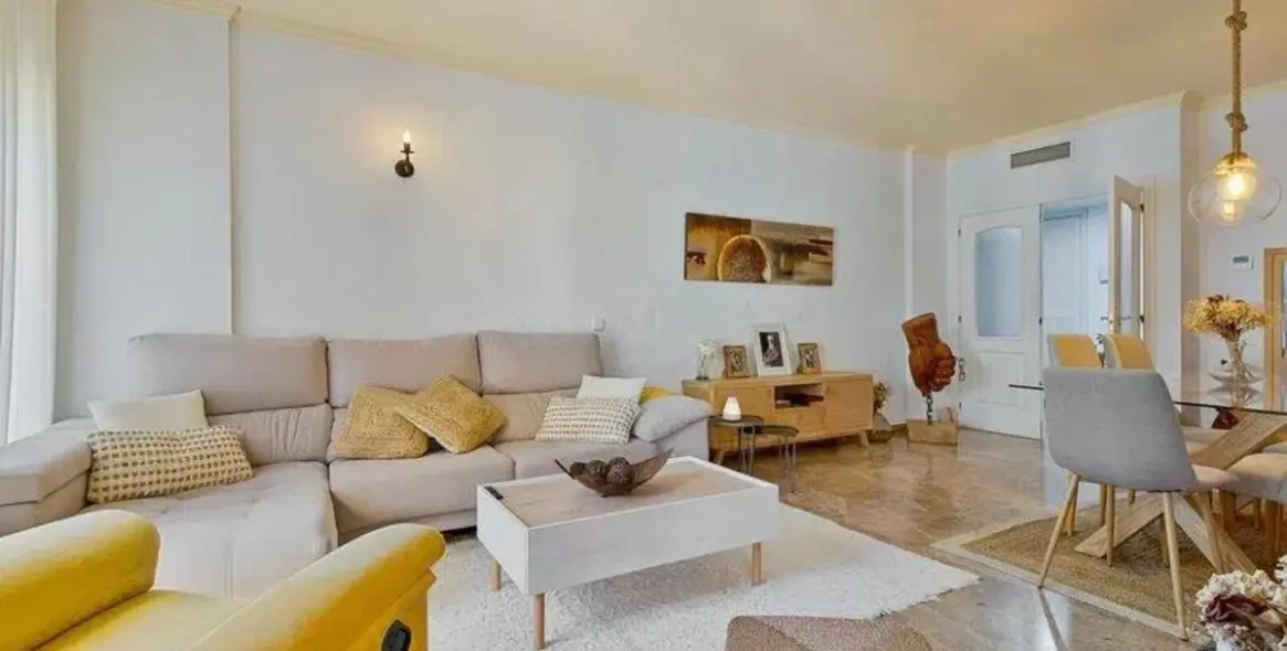 Venta de apartamento en planta media en San Pedro de Alcántara 3