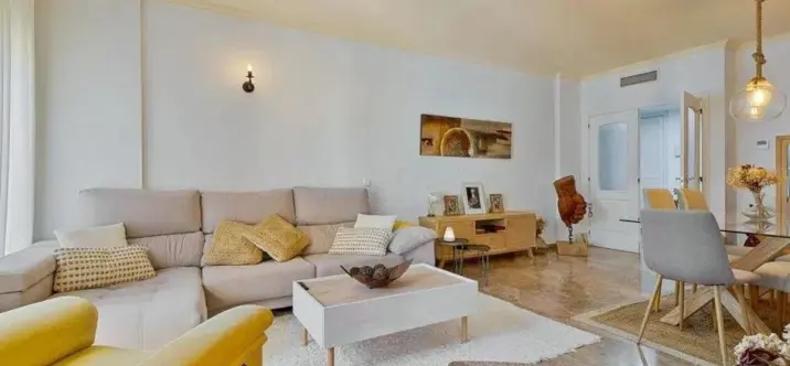 Venta de apartamento en planta media en San Pedro de Alcántara 2