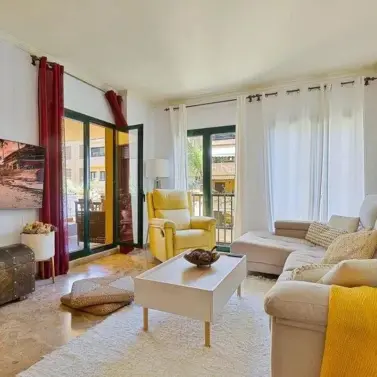 Venta de apartamento en planta media en San Pedro de Alcántara