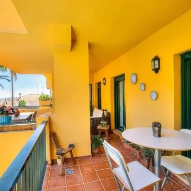 Venta de apartamento en planta media en San Pedro de Alcántara