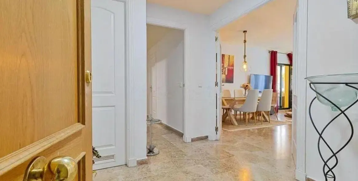 Venta de apartamento en planta media en San Pedro de Alcántara 11