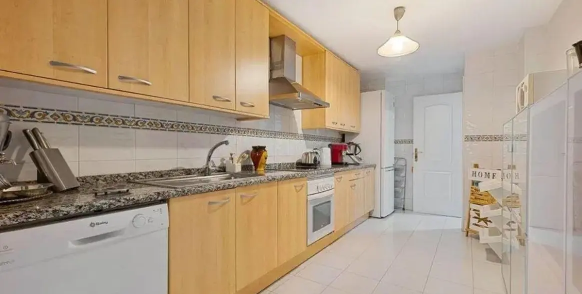 Venta de apartamento en planta media en San Pedro de Alcántara 12