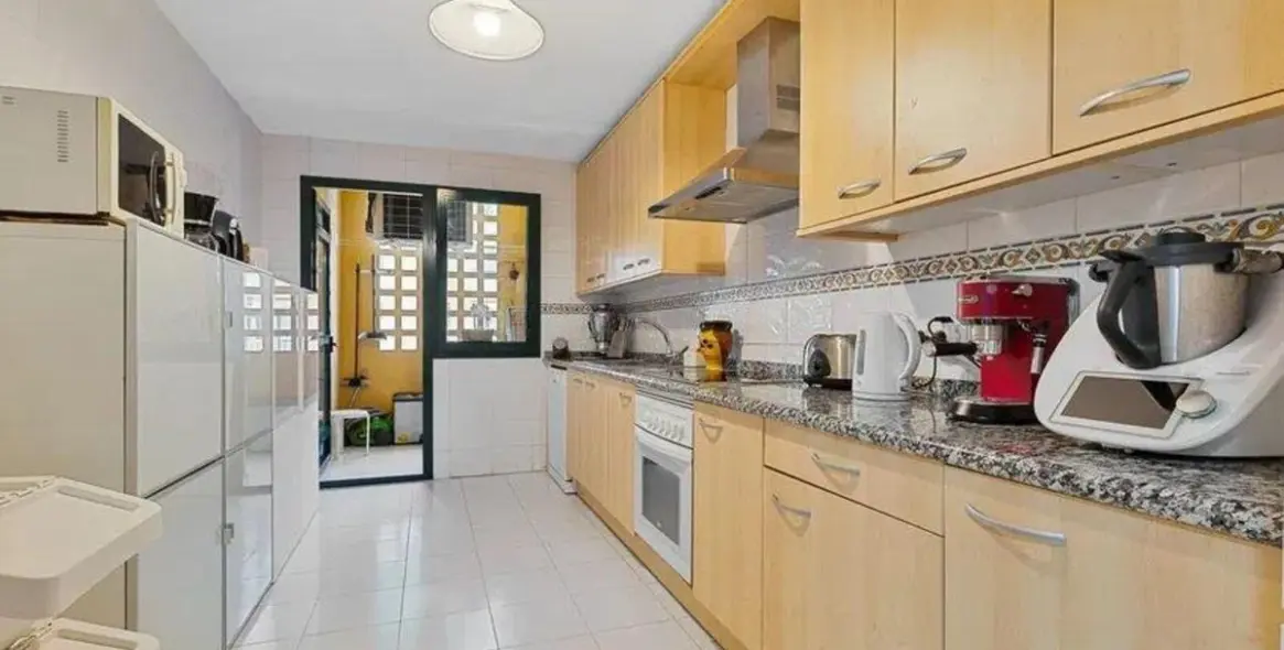 Venta de apartamento en planta media en San Pedro de Alcántara 13