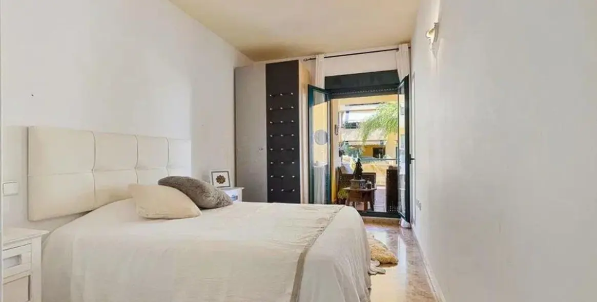 Venta de apartamento en planta media en San Pedro de Alcántara 15