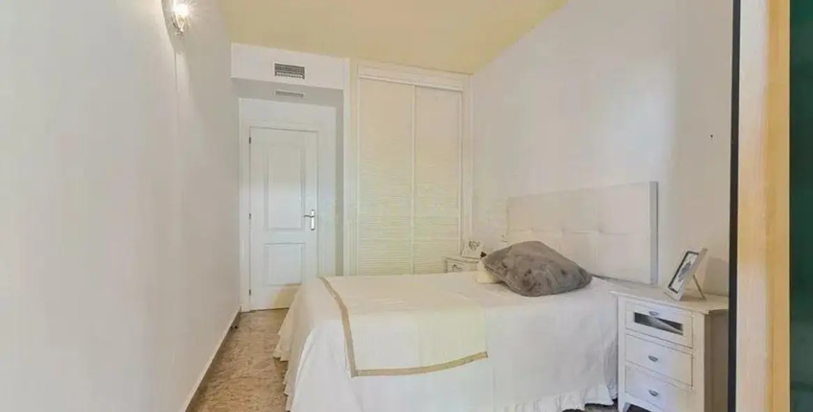 Venta de apartamento en planta media en San Pedro de Alcántara 19