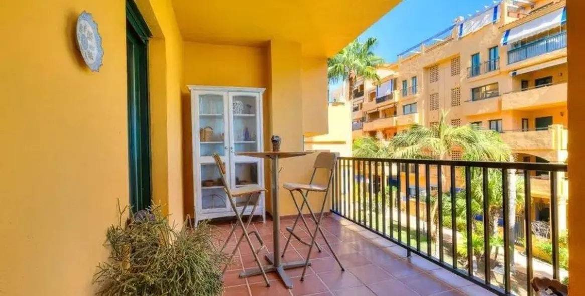 Sale of middle floor apartment in San Pedro de Alcántara 21