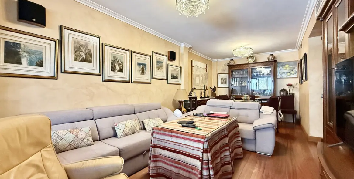 Продажа дома на две семьи в Estepona 3