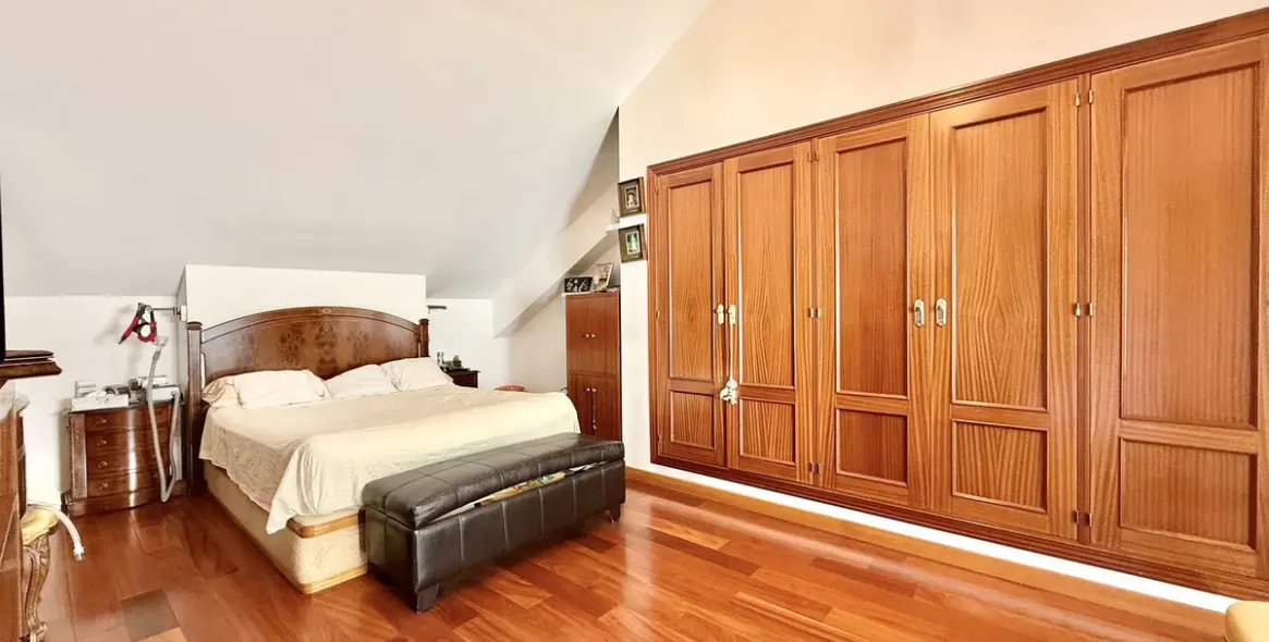 Продажа дома на две семьи в Estepona 5