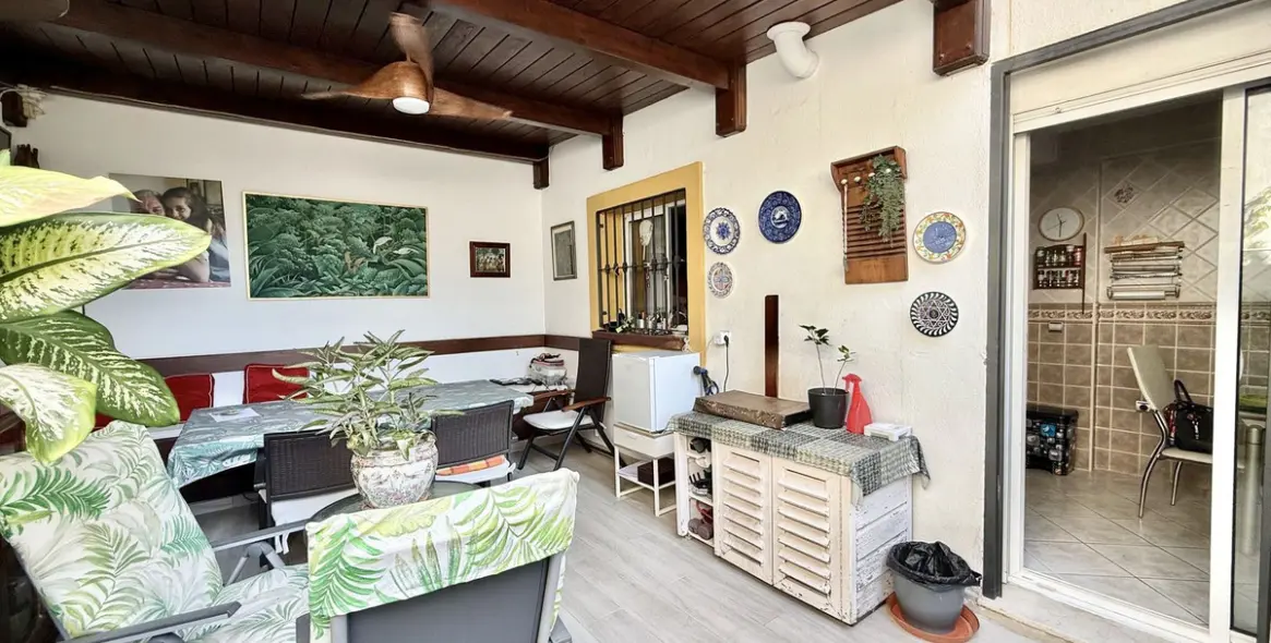 Продажа дома на две семьи в Estepona 11