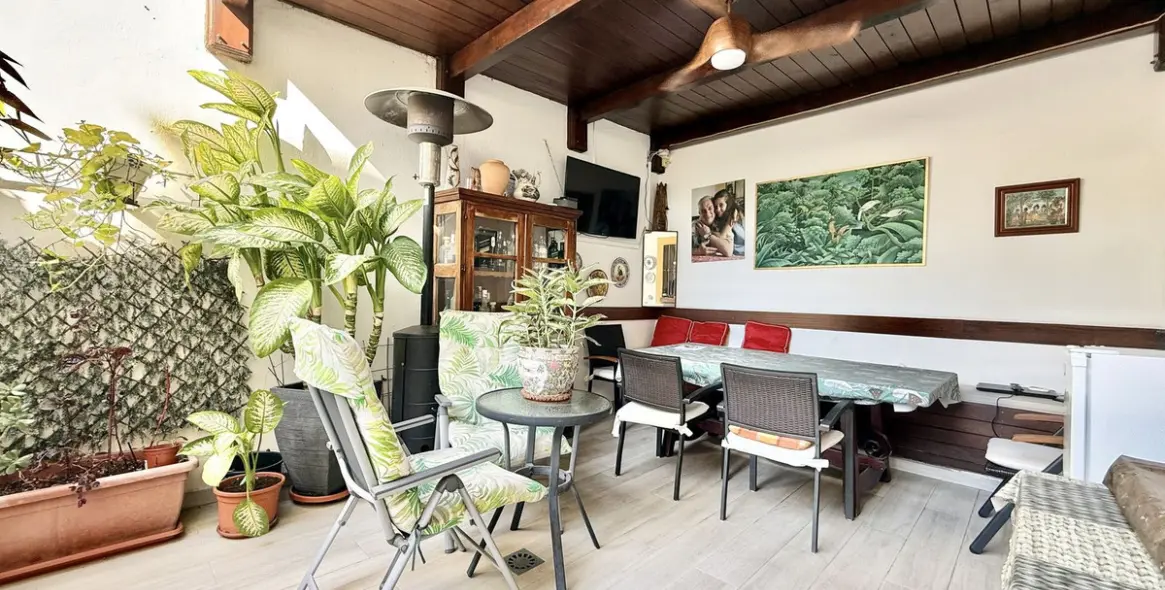 Продажа дома на две семьи в Estepona 13