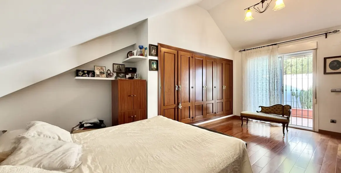 Продажа дома на две семьи в Estepona 15