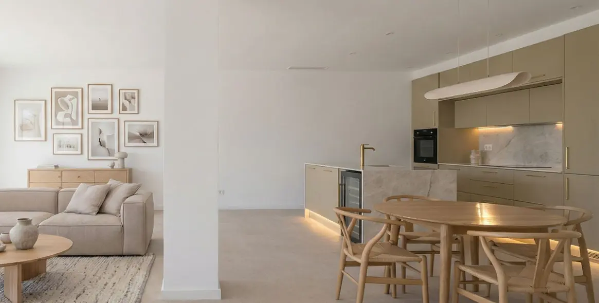 Venta de apartamento en planta media en La Quinta 2