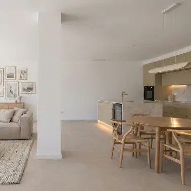 Venta de apartamento en planta media en La Quinta